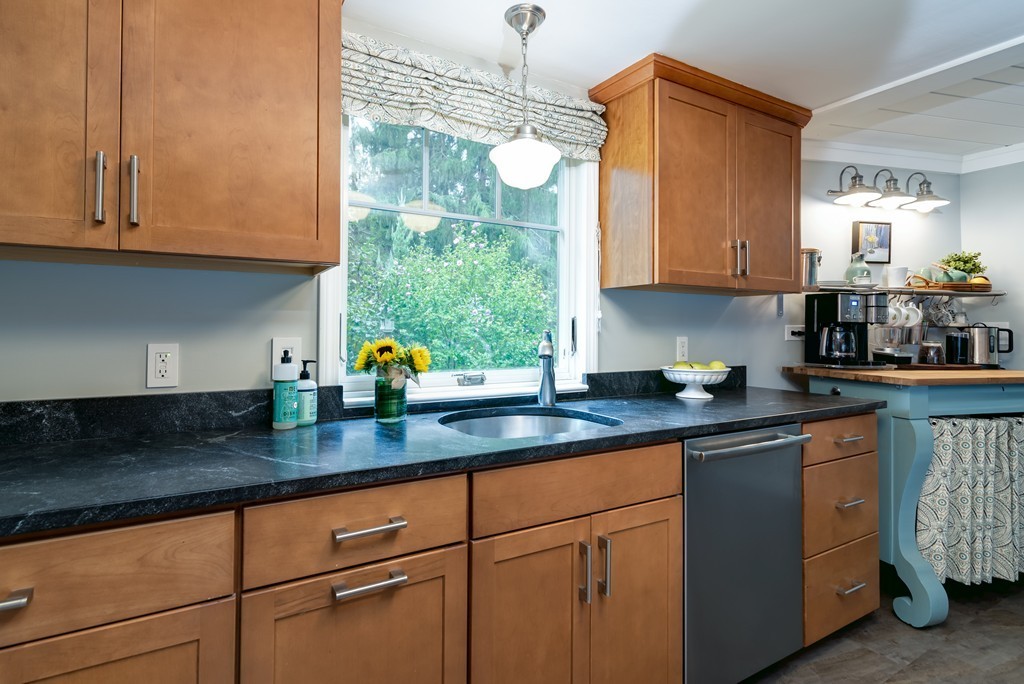 33 Jackson Road Scituate, MA 02066 - Photo 8 of 21