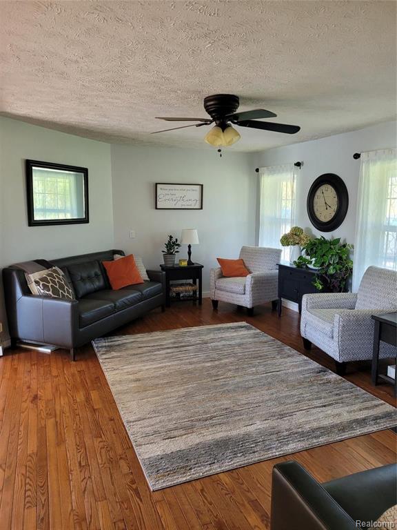 2735 North Latson Road Howell, MI 48855 - Photo 16 of 24