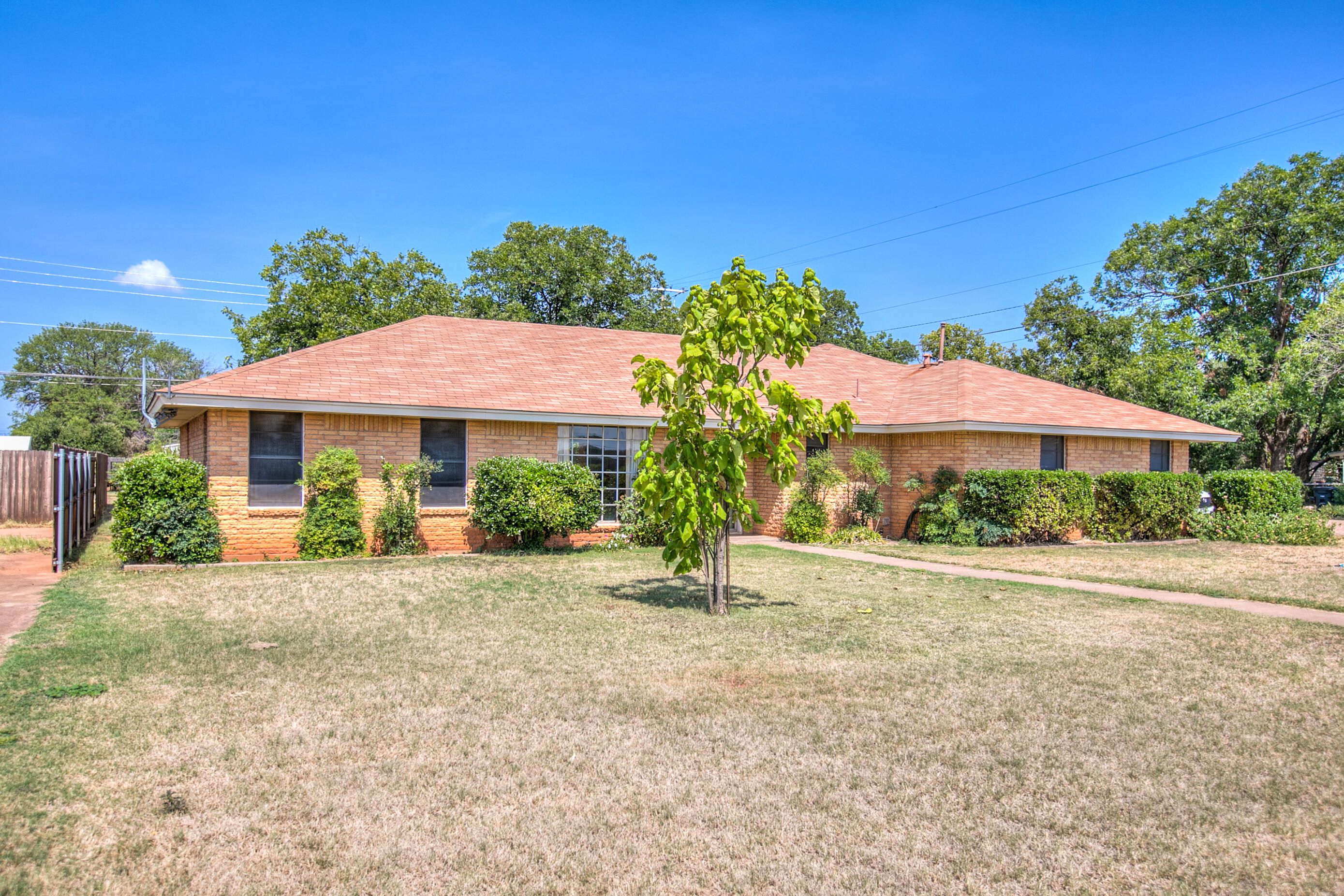 702 South State Street Bronte, TX 76933 - Photo 40 of 41 Side View