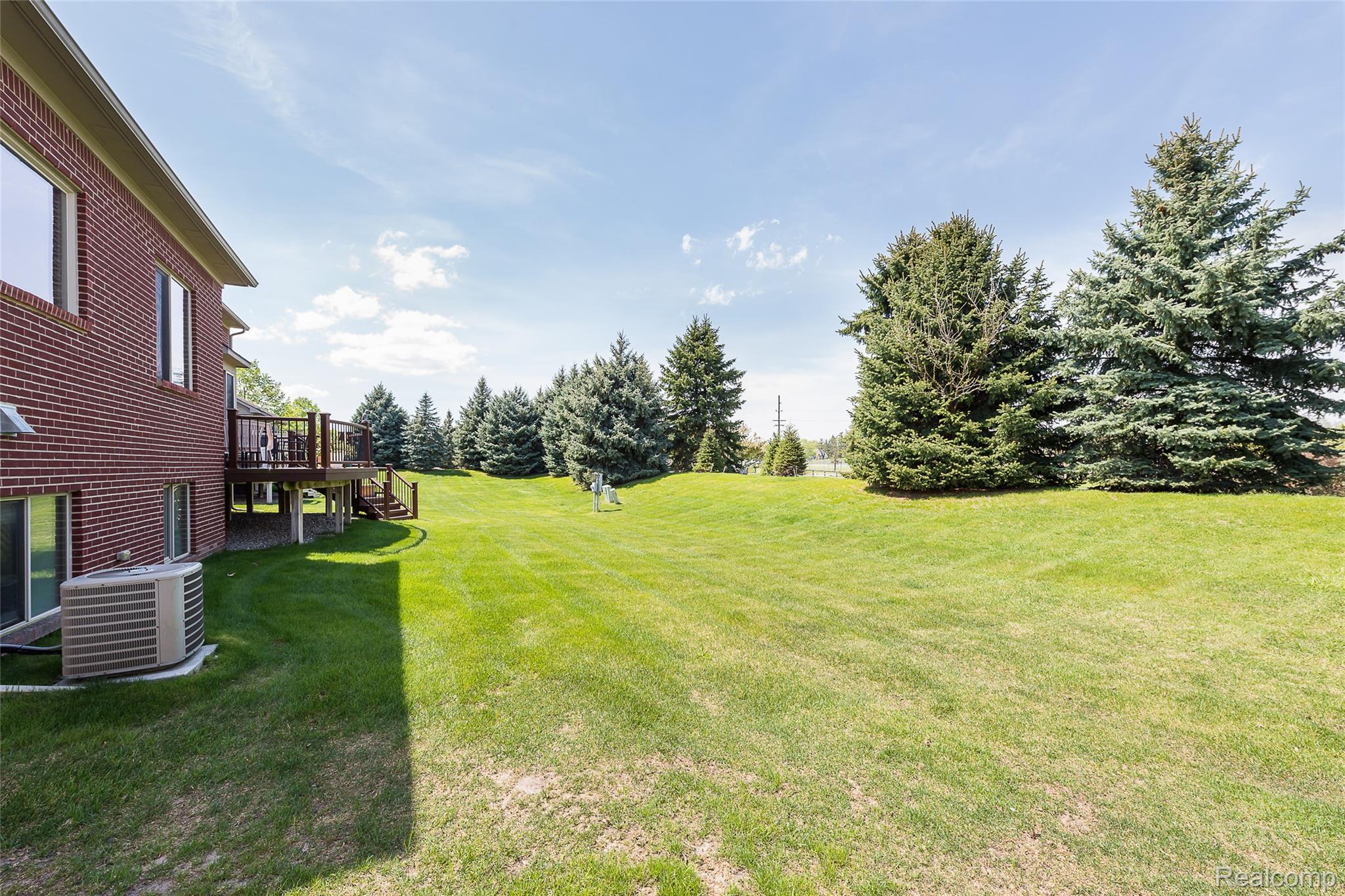20605 Golf Ridge Circle Livonia, MI 48152 - Photo 39 of 42 View of Back Yard