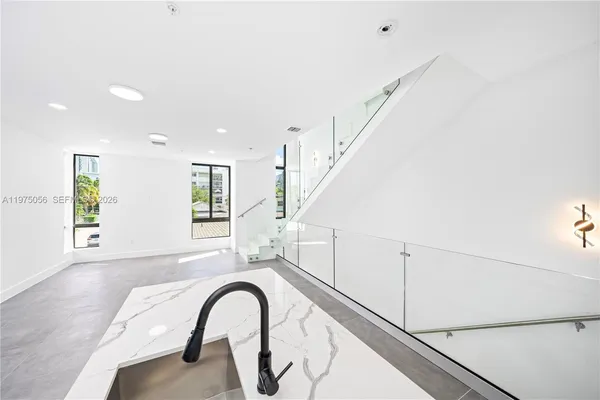 $4,000 | 526 Southwest 2nd Street, Unit 2, Miami, FL 33130