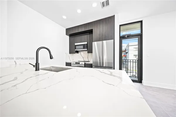 $4,000 | 526 Southwest 2nd Street, Unit 2, Miami, FL 33130