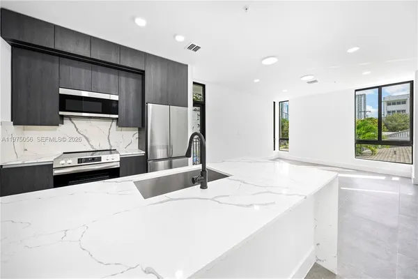 $4,000 | 526 Southwest 2nd Street, Unit 2, Miami, FL 33130