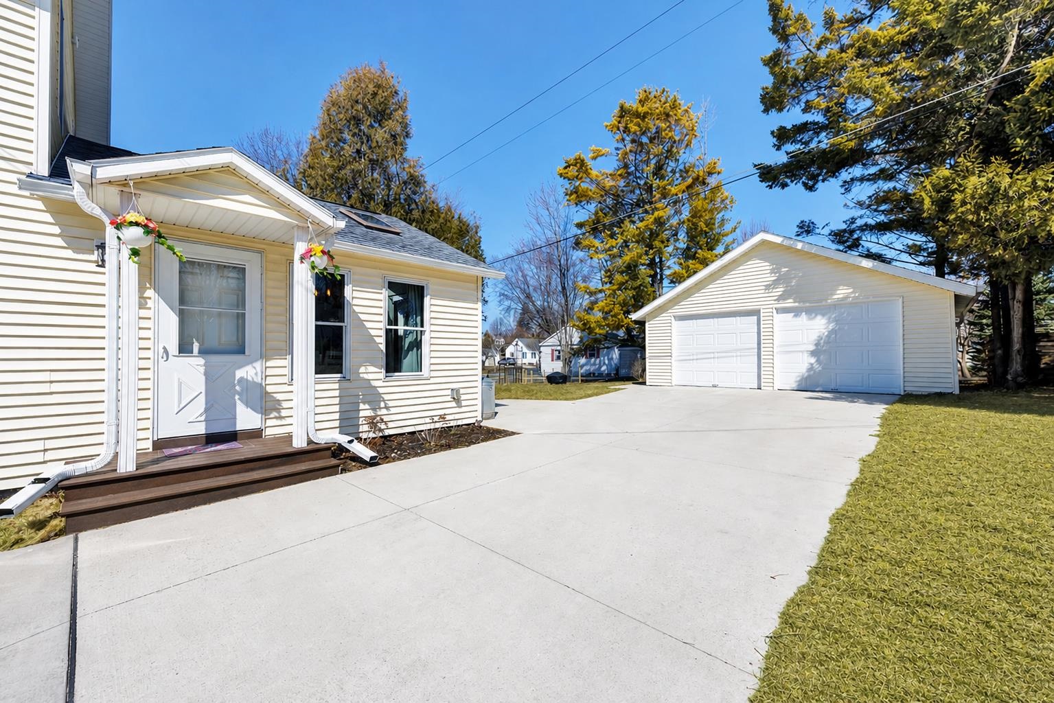 219 Rolland Street Algoma, WI 54201 - Photo 28 of 32