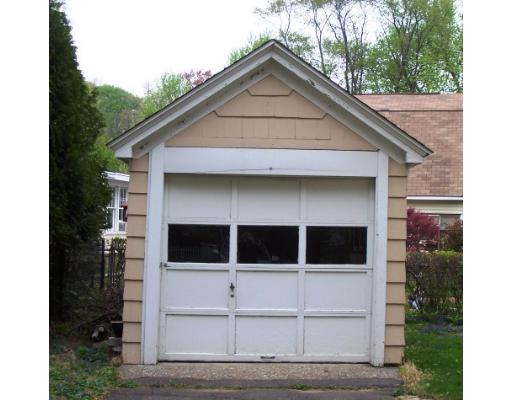 16 Neptune Avenue West Springfield, MA 01089 - Photo 5 of 30 Gallery Image 5