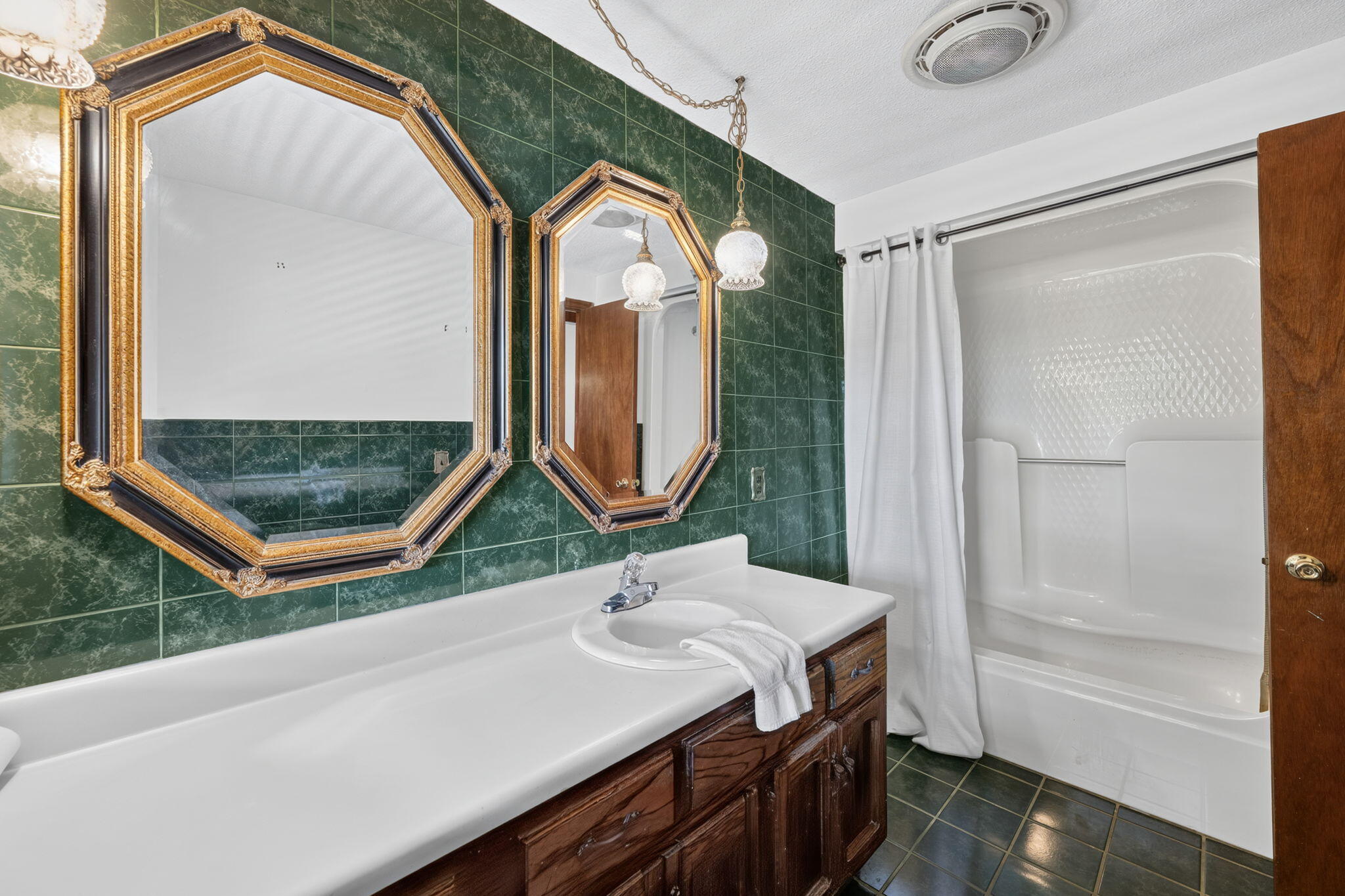 407 White Road Chattanooga, TN 37421 - Photo 19 of 64 Full bath