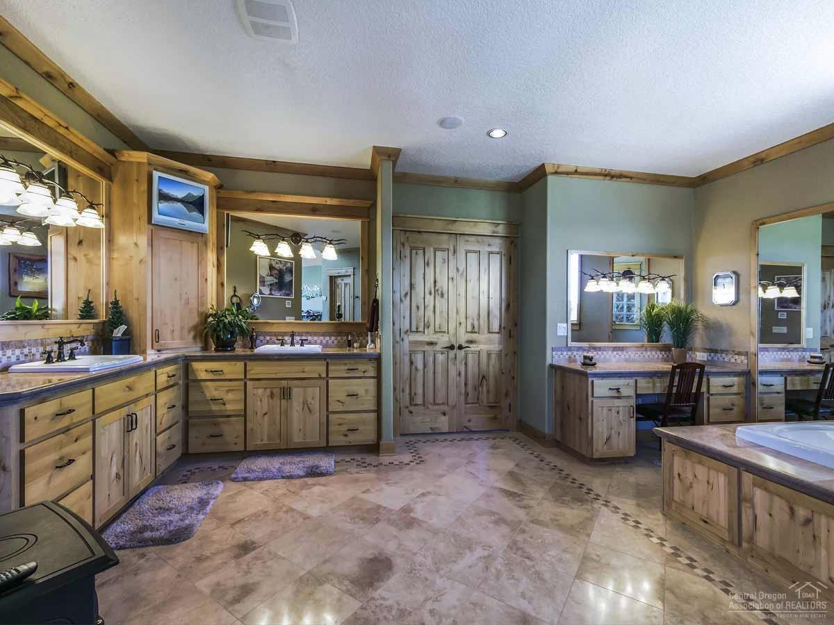 20200 Marsh Road Bend, OR 97703 - Photo 12 of 25 Gallery Image 12