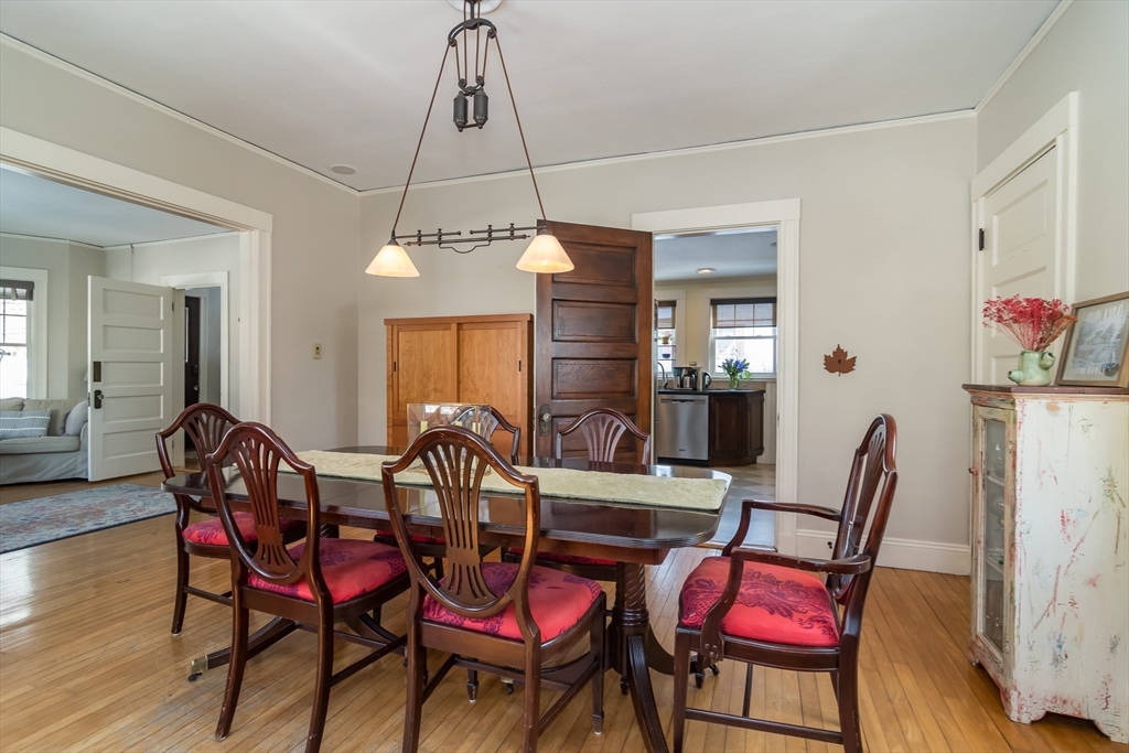 64 Curve Street Wellesley, MA 02482 - Photo 11 of 29 Gallery Image 11