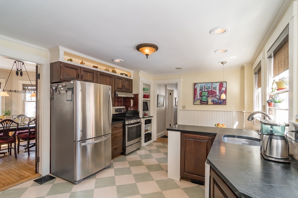 64 Curve Street Wellesley, MA 02482 - Photo 13 of 29 Gallery Image 13