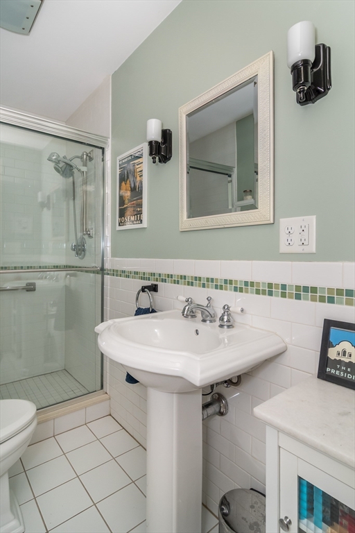 64 Curve Street Wellesley, MA 02482 - Photo 17 of 29 Gallery Image 17