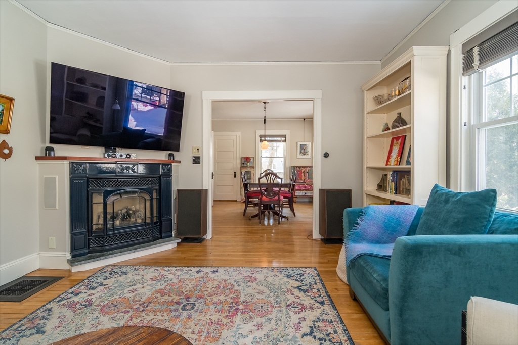 64 Curve Street Wellesley, MA 02482 - Photo 8 of 29 Gallery Image 8