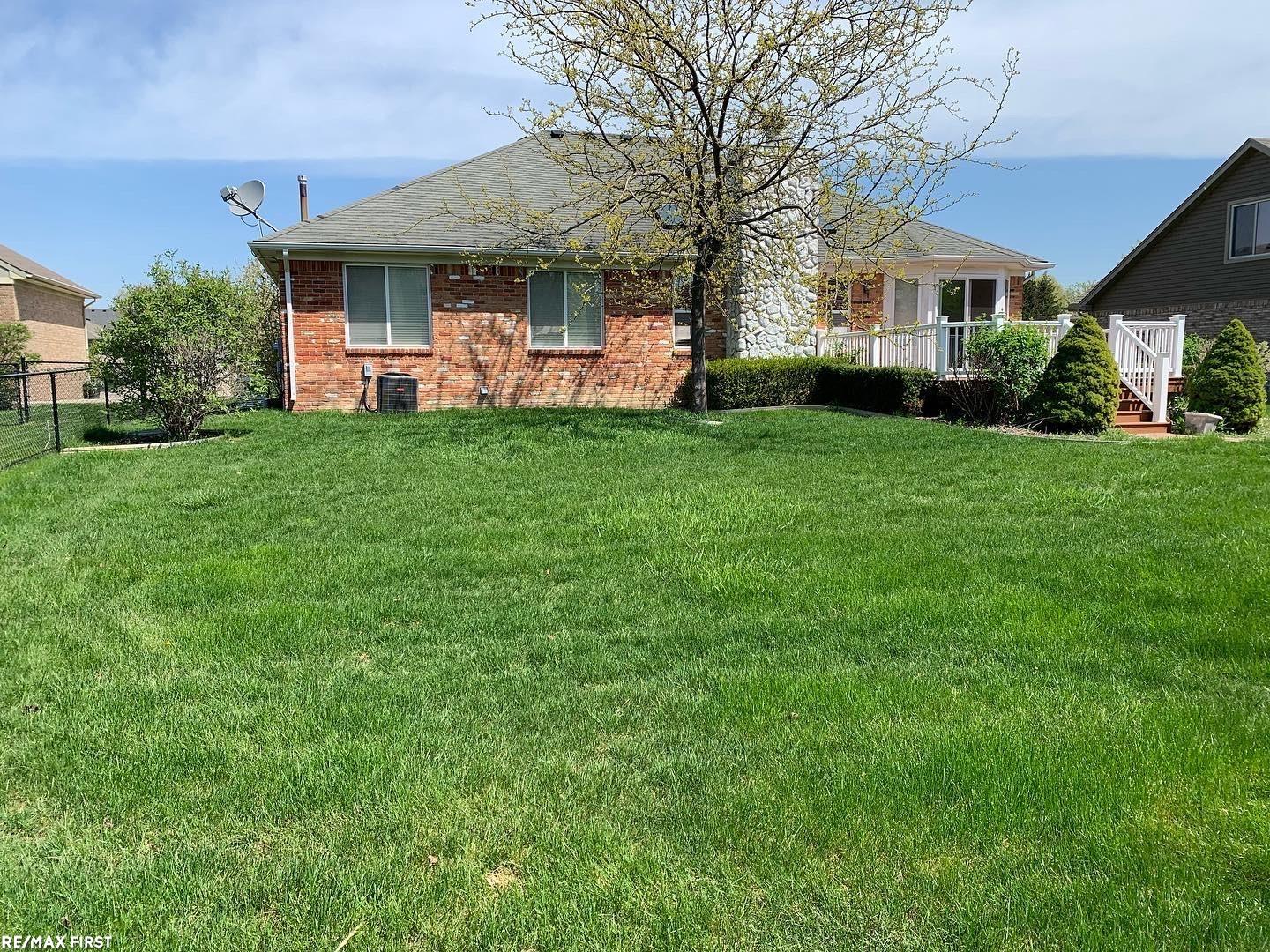 28312 Charleen Road New Baltimore, MI 48047 - Photo 2 of 9 50108588-1.JPG