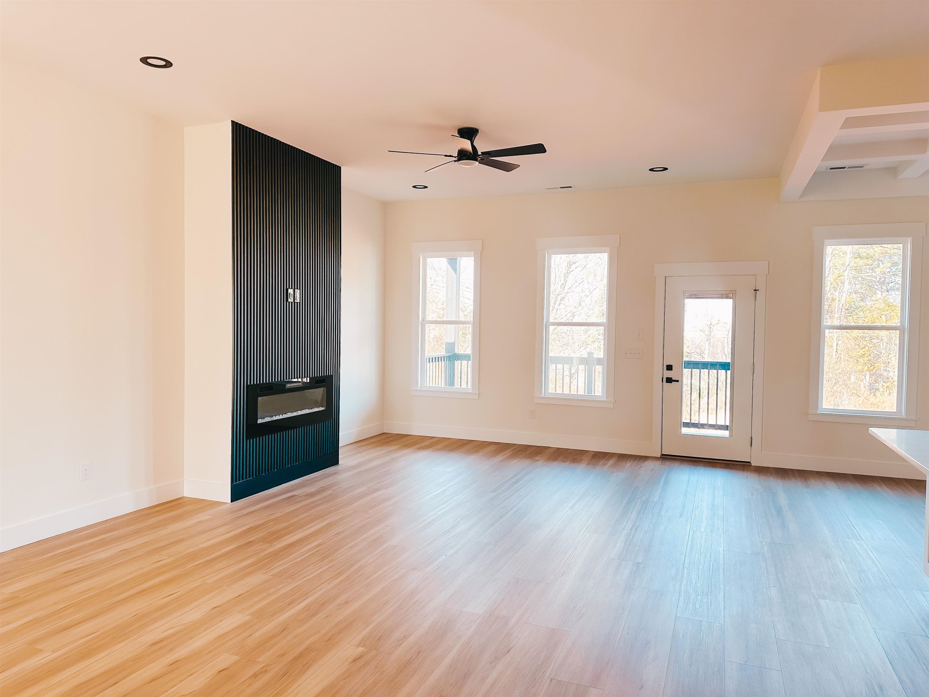 360 Scenic Avenue Campobello, SC 29322 - Photo 4 of 27