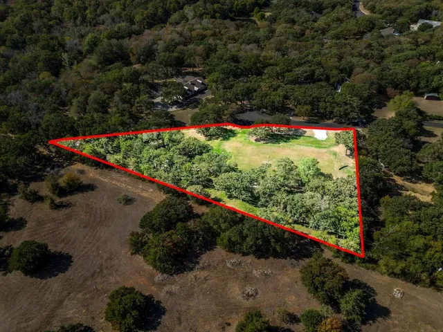 a view of a garden with flowers and flowers