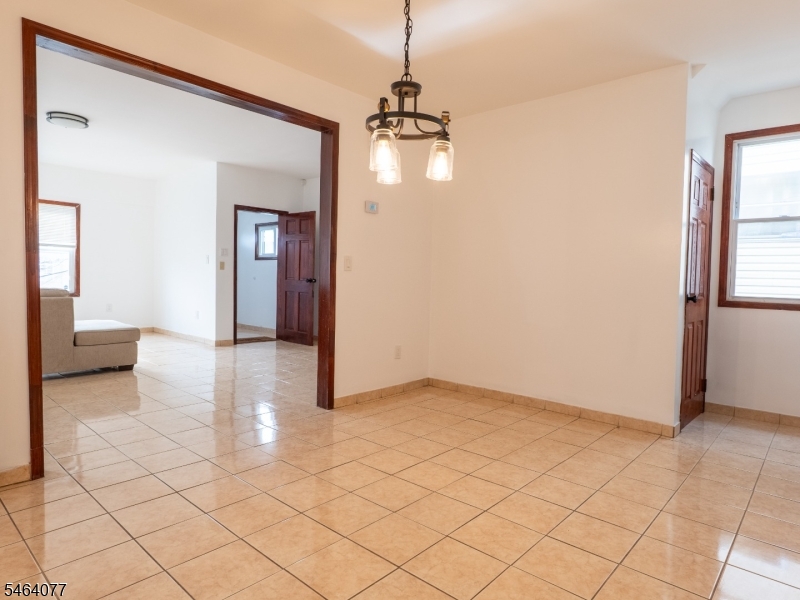 357 Ridgewood Avenue Newark, NJ 07112 - Photo 11 of 33 Gallery Image 11