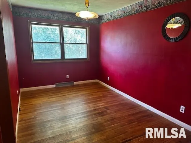 $159,900 | 12 Newland Lane, Jacksonville, IL 62650