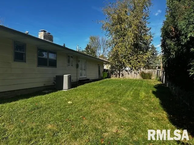 $159,900 | 12 Newland Lane, Jacksonville, IL 62650