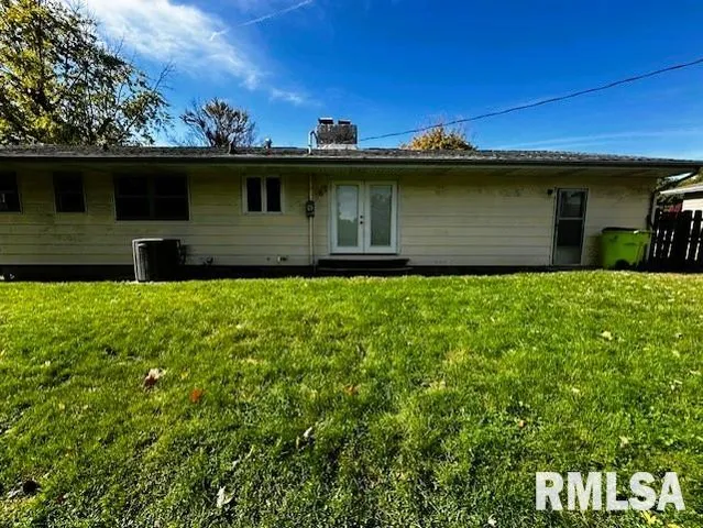 $159,900 | 12 Newland Lane, Jacksonville, IL 62650