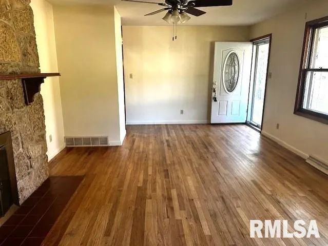 $159,900 | 12 Newland Lane, Jacksonville, IL 62650