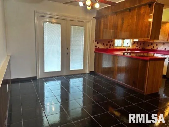 $159,900 | 12 Newland Lane, Jacksonville, IL 62650