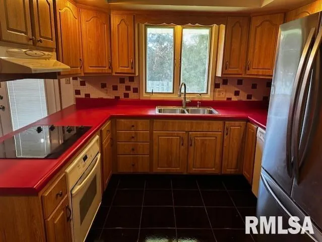 $159,900 | 12 Newland Lane, Jacksonville, IL 62650