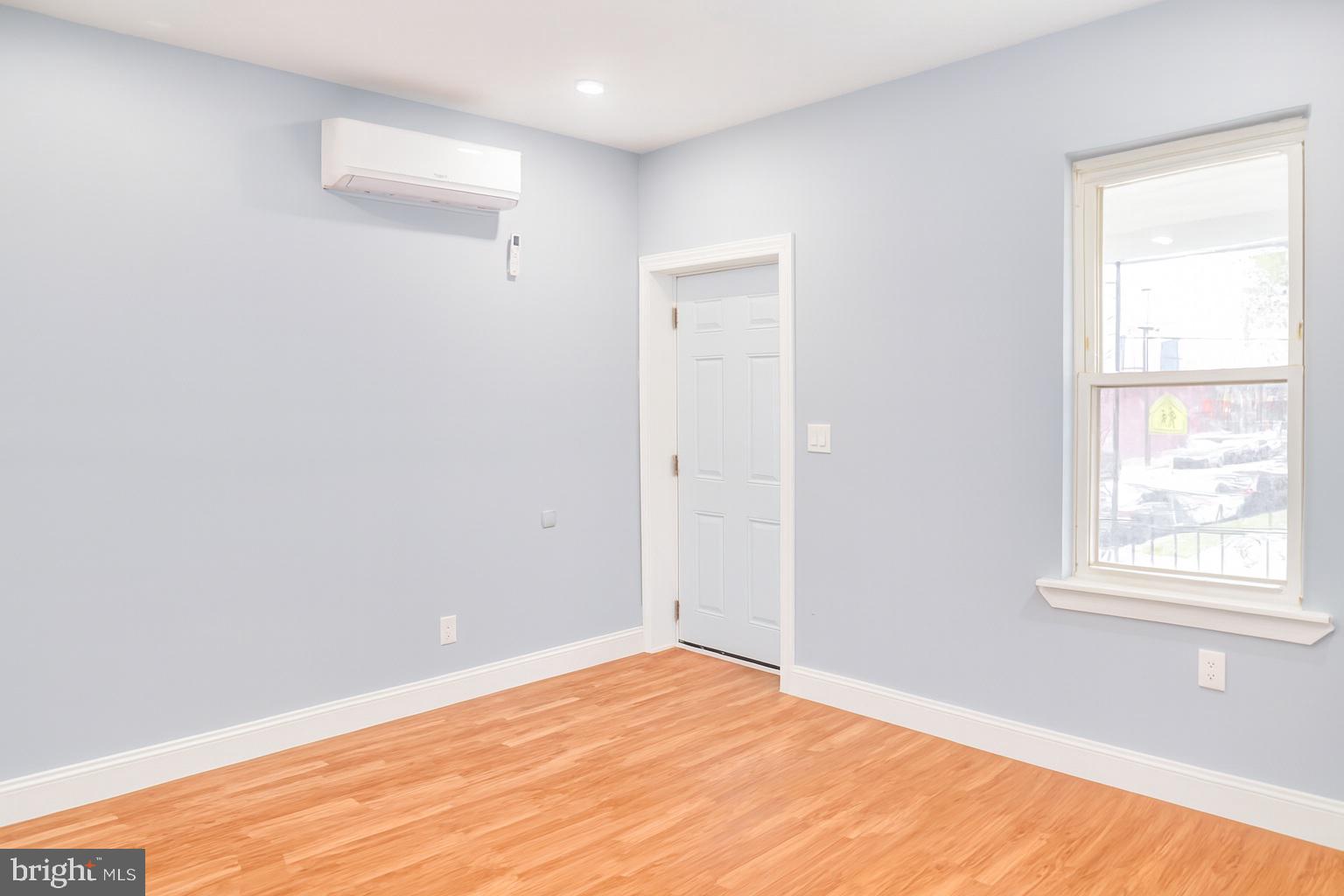 6774 Marsden Street Philadelphia, PA 19135 - Photo 3 of 25
