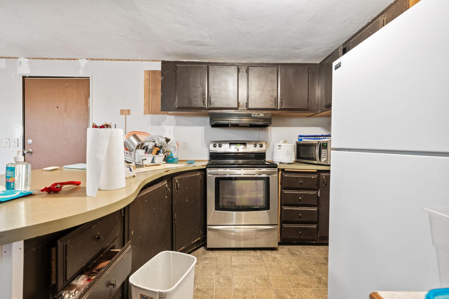 4963 Valley Lane Catheys Valley, CA 95306 - Photo 8 of 40 a kitchen with a sink appliances and cabinets