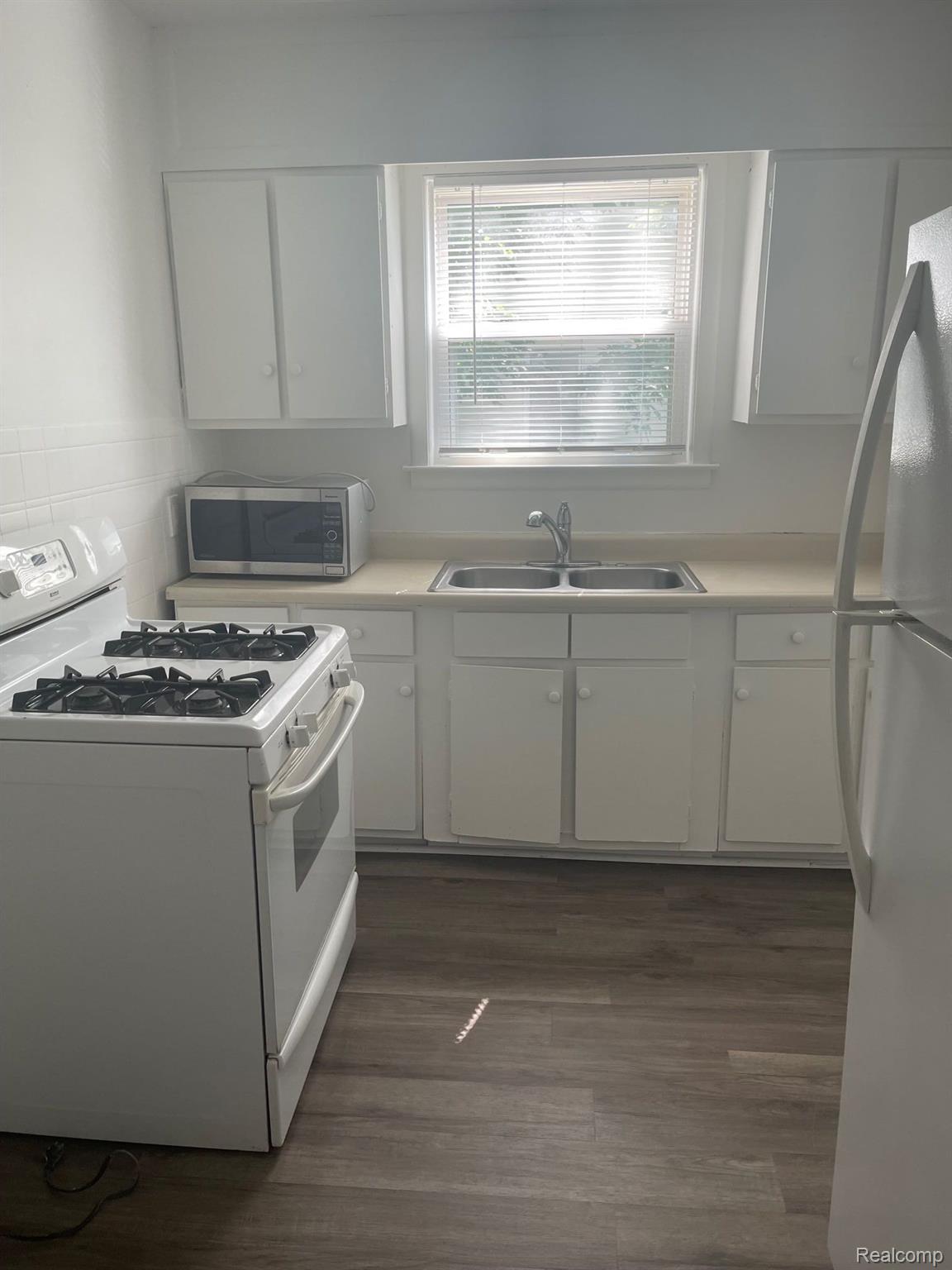 637 East Kennett Road Pontiac, MI 48340 - Photo 7 of 11 Gallery Image 7