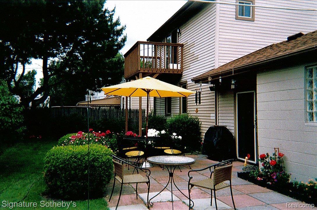 811 Harvard Road Berkley, MI 48072 - Photo 24 of 25 deck2.jpg