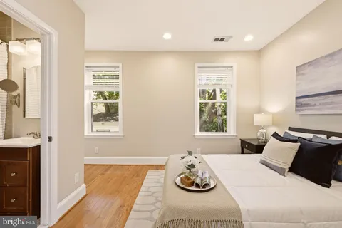 $895,000 | 1425 C Street Northeast, Washington, DC 20002
