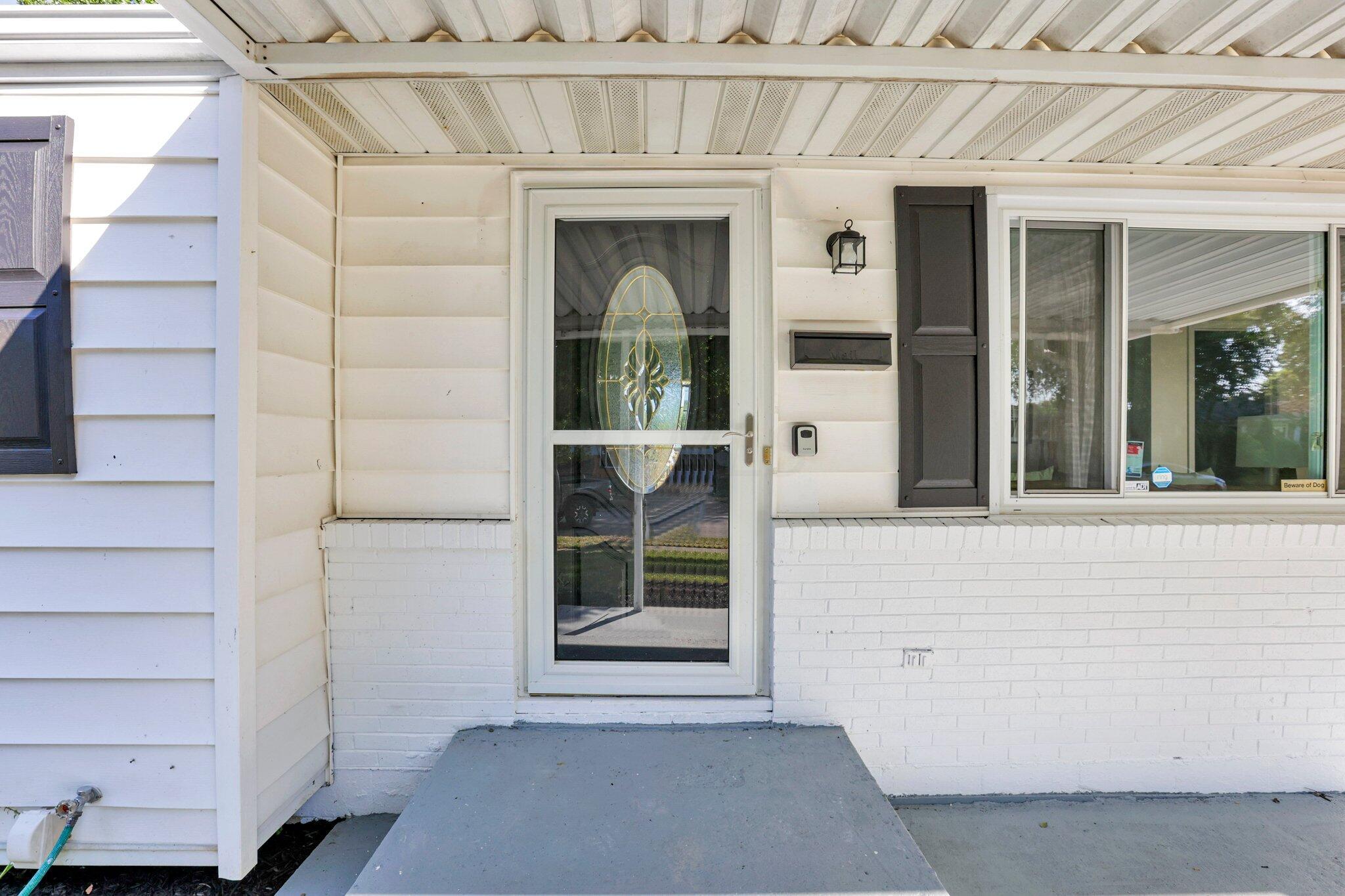6258 Faircrest Road Columbus, OH 43229 - Photo 4 of 33 25-web-or-mls-0V3A8707