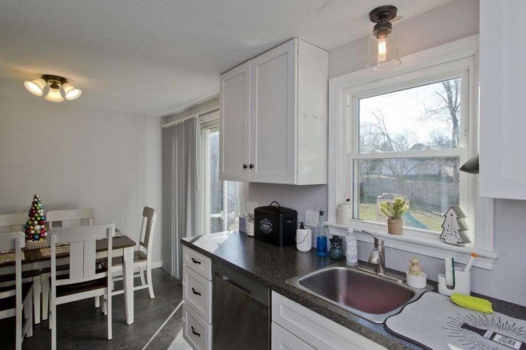 8 Timothy Circle Springfield, MA 01119 - Photo 15 of 42