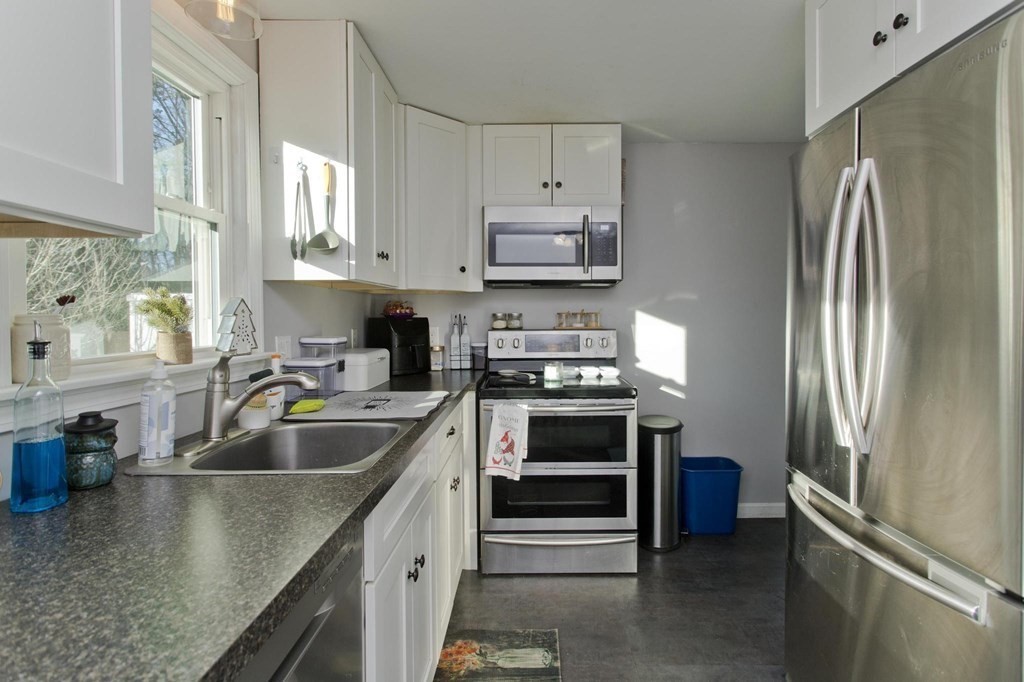 8 Timothy Circle Springfield, MA 01119 - Photo 19 of 42