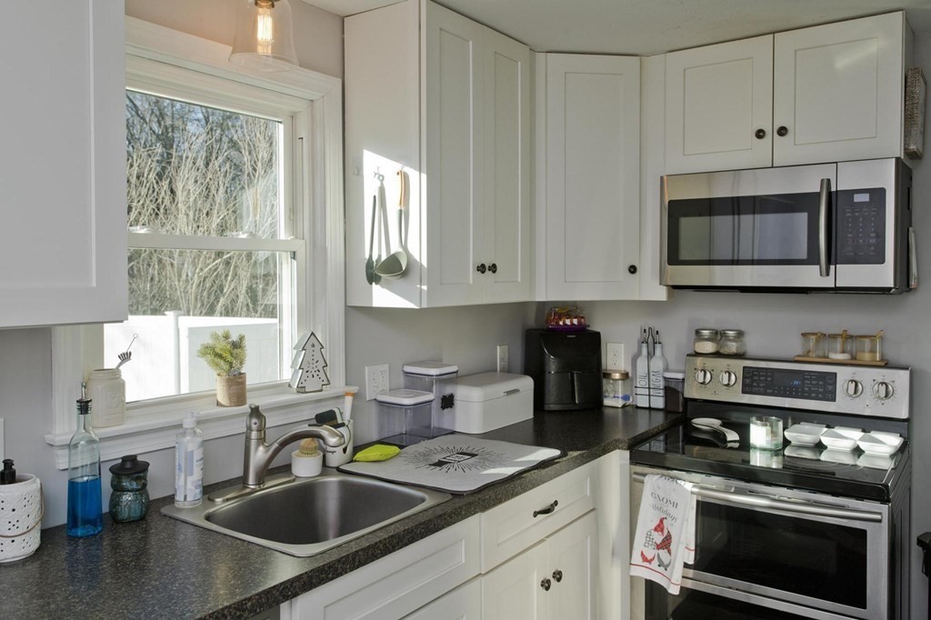 8 Timothy Circle Springfield, MA 01119 - Photo 21 of 42