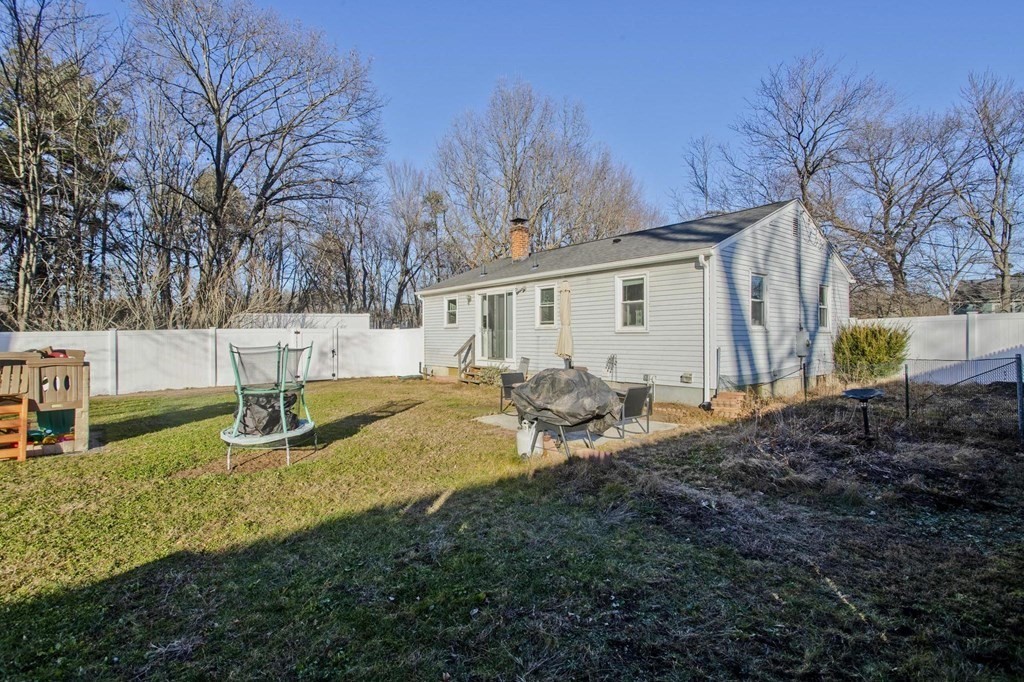 8 Timothy Circle Springfield, MA 01119 - Photo 7 of 42