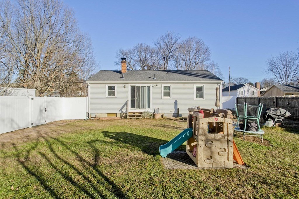 8 Timothy Circle Springfield, MA 01119 - Photo 8 of 42