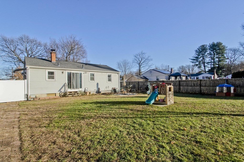 8 Timothy Circle Springfield, MA 01119 - Photo 9 of 42