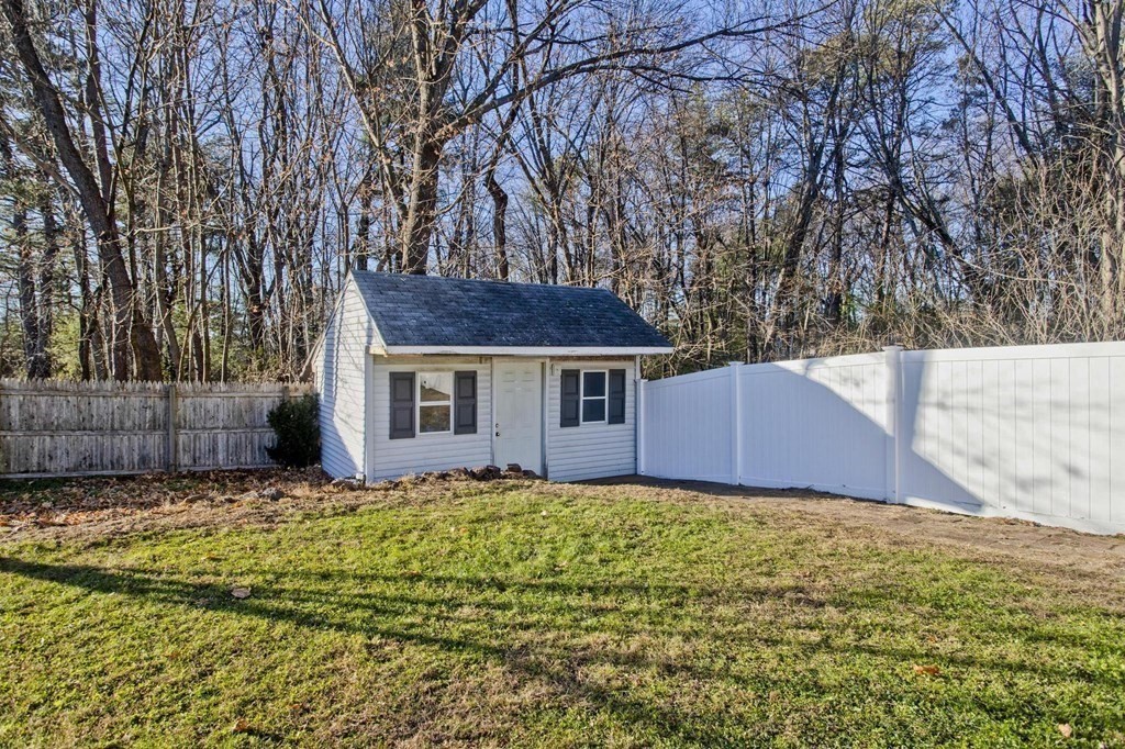 8 Timothy Circle Springfield, MA 01119 - Photo 10 of 42
