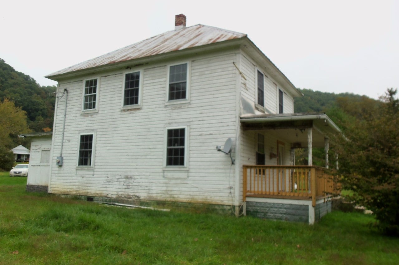 Deer Creek Road Cass, WV 24927 - Photo 3 of 14 side View