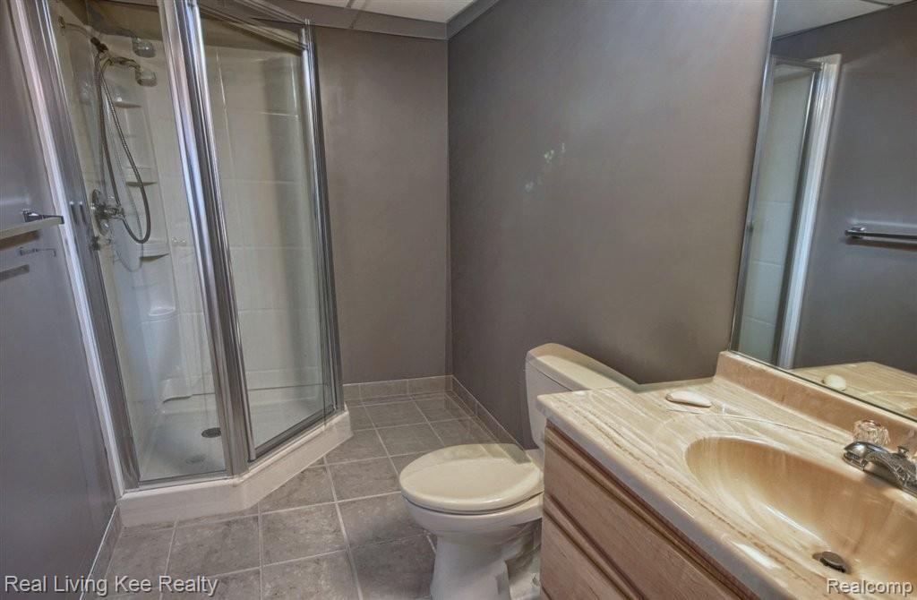 1660 Newstead Lane Rochester, MI 48309 - Photo 22 of 25 Finished Lower Level Bathroom.jp