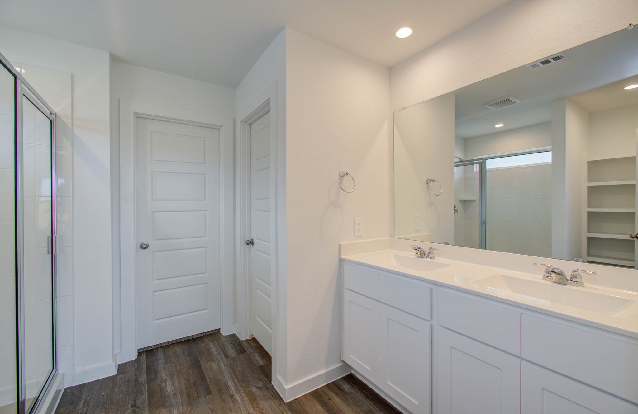 8922 Colicroot Drive Rosharon, TX 77583 - Photo 24 of 30 Primary Bath