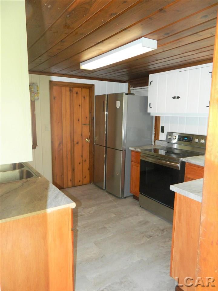 211 2nd Street Addison, MI 49220 - Photo 5 of 14 Kitchen-View 2