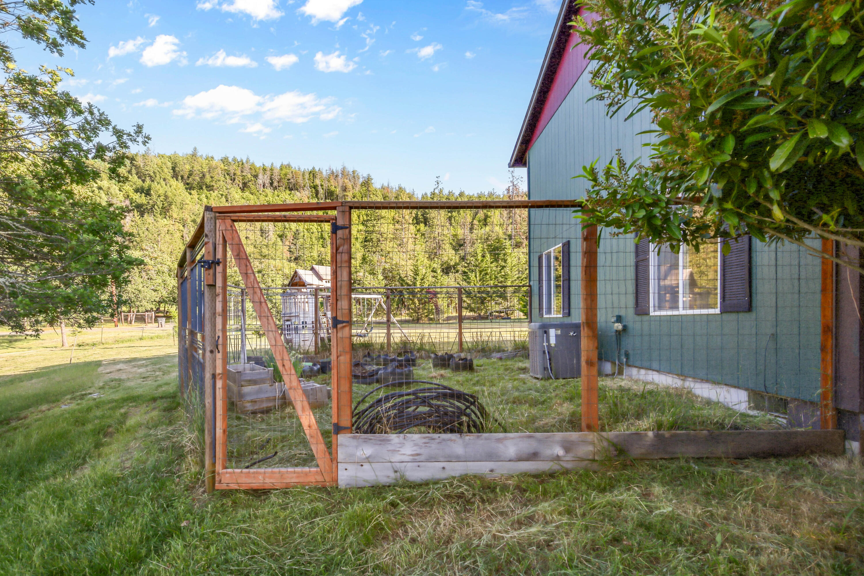 448 Wren Ridge Drive Eagle Point, OR 97524 - Photo 35 of 45 a view of outdoor space and yard