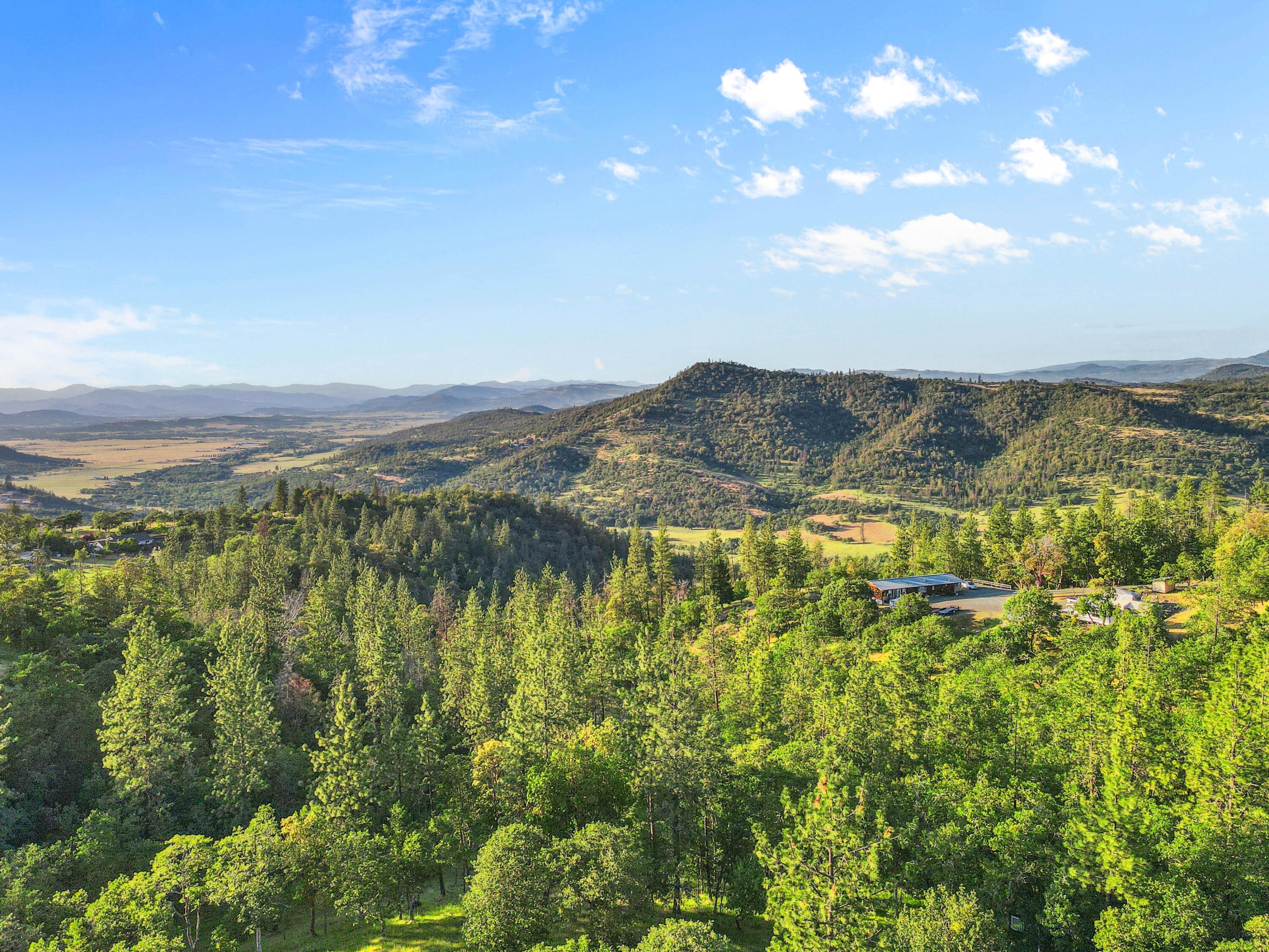 448 Wren Ridge Drive Eagle Point, OR 97524 - Photo 43 of 45 a view of a city