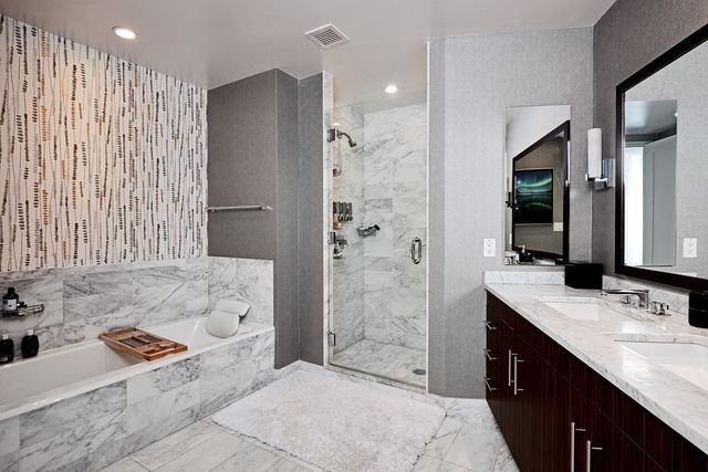 $1,915,000 | 580 Washington Street, Unit 202, Boston, MA 02111