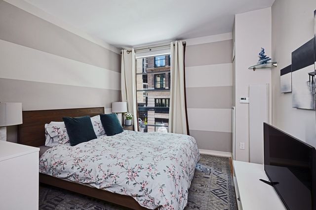 $1,915,000 | 580 Washington Street, Unit 202, Boston, MA 02111