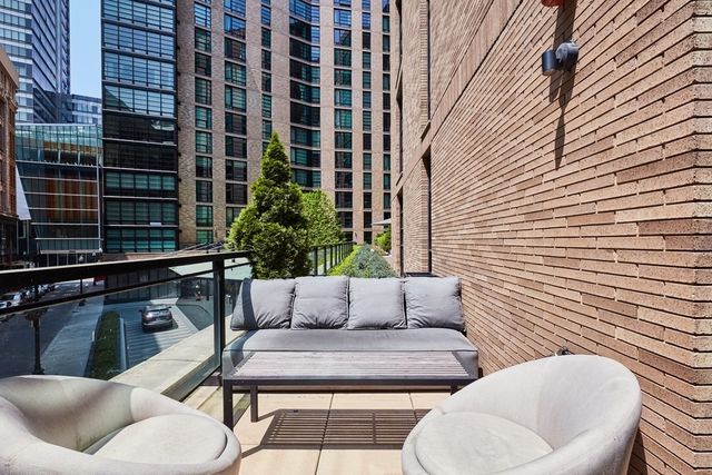 $1,915,000 | 580 Washington Street, Unit 202, Boston, MA 02111