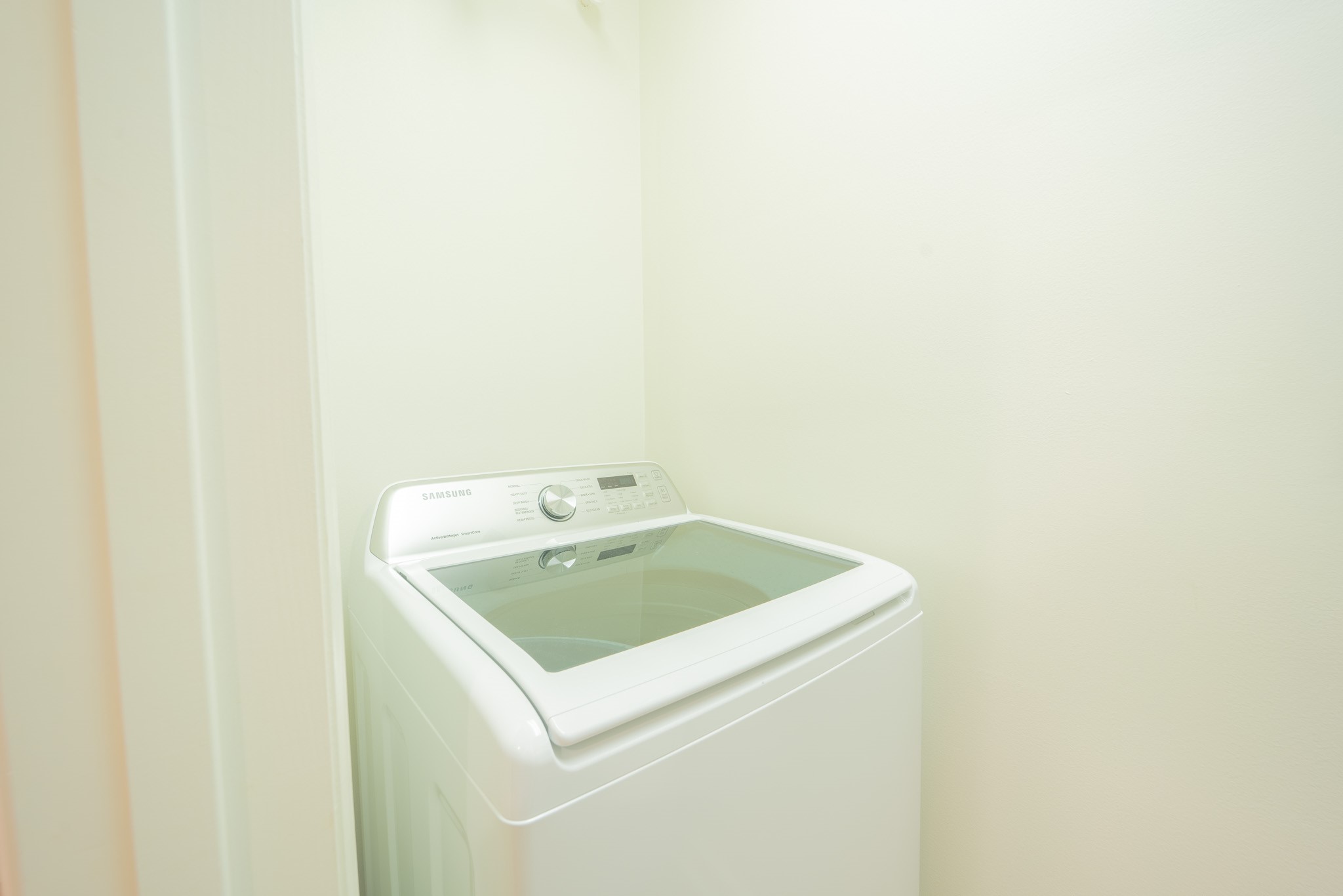2520 Robinhood Street, Unit 505 Houston, TX 77005 - Photo 25 of 37 a utility room with dryer and washer