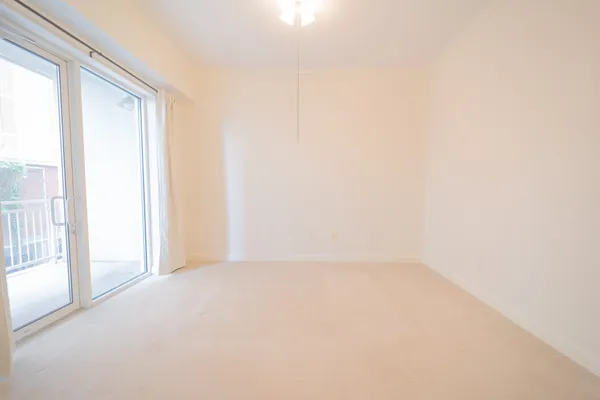 a view of empty room with window