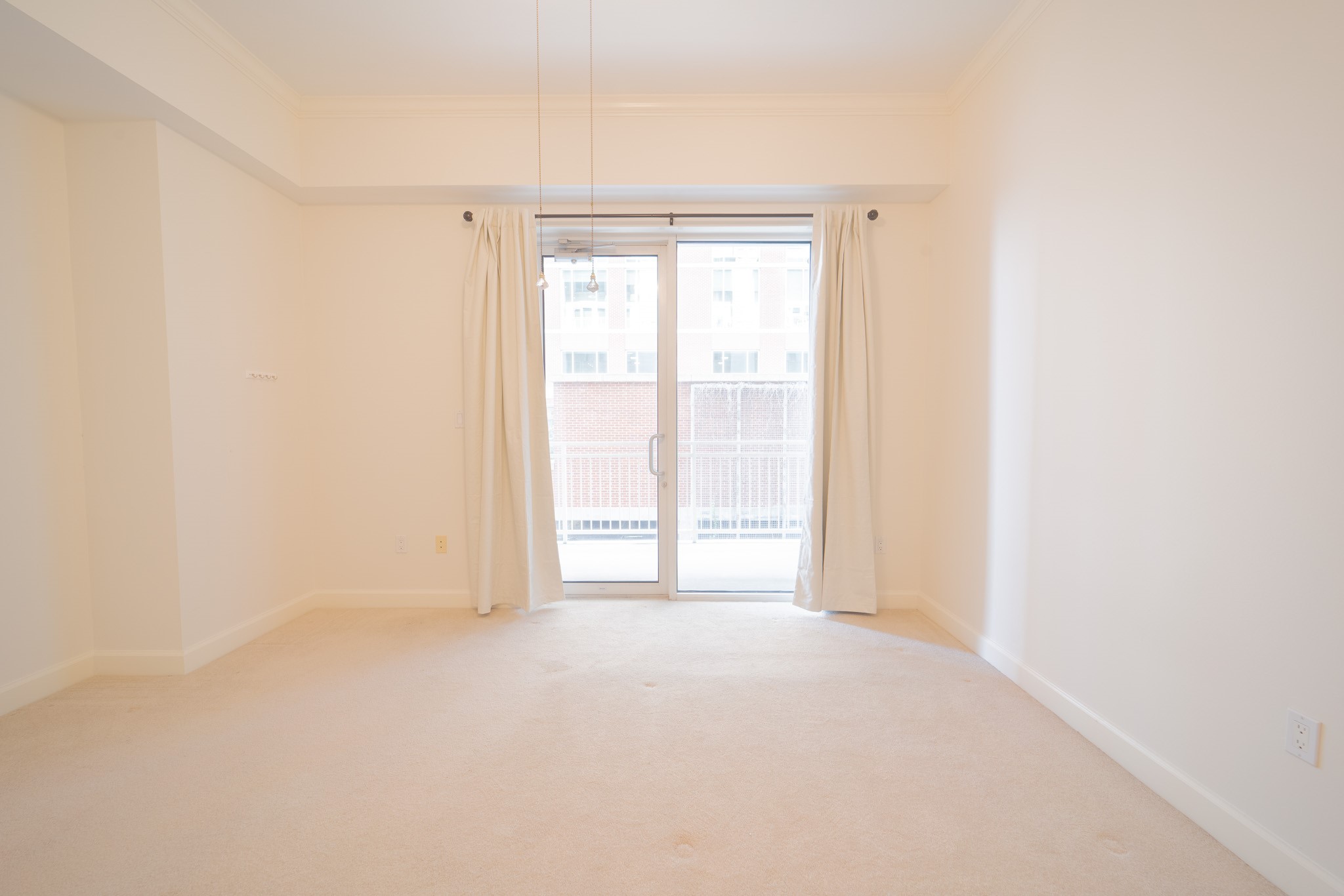 2520 Robinhood Street, Unit 505 Houston, TX 77005 - Photo 29 of 37 a view of empty room with window